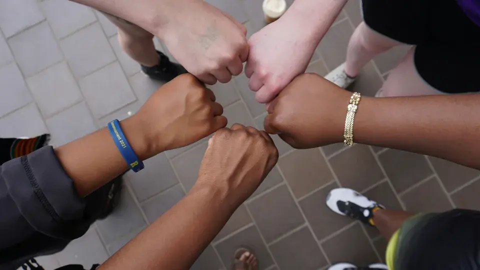 A Construção de Relações de Confiança em Equipes Multiculturais