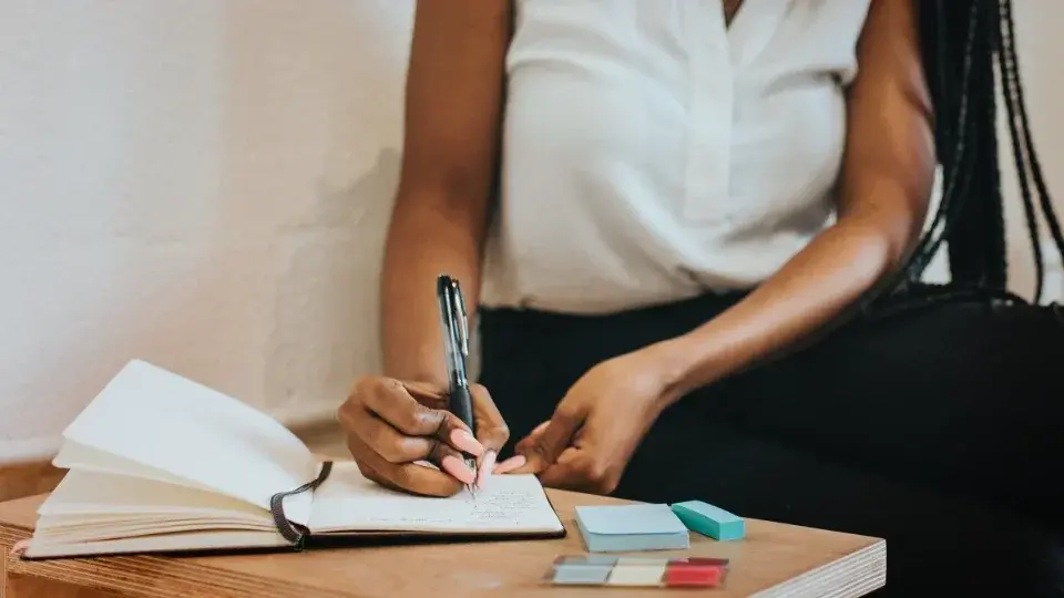 Desbloqueando a Criatividade: Ambientes Estimulantes para Escritores