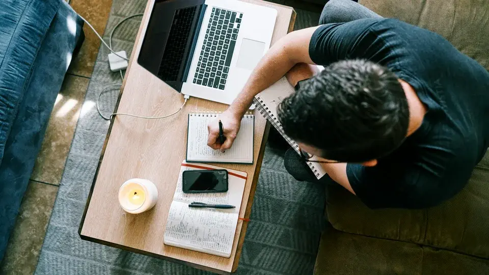 O Ambiente Estimulante para a Criação Literária e Corporativa