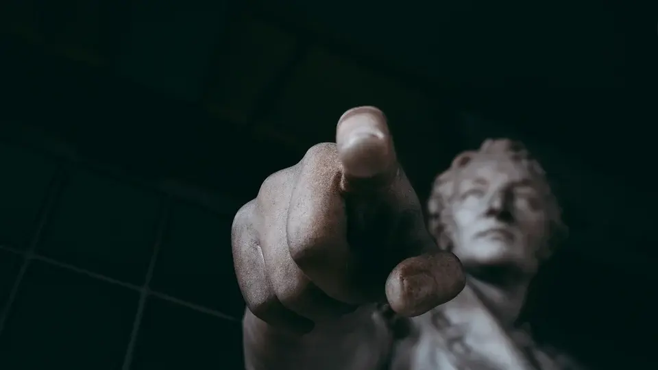 A Filosofia Política de Hobbes: Compreendendo o Direito e a Posição do Indivíduo