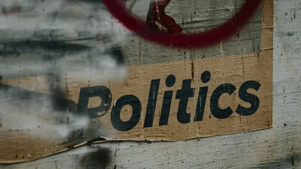 A Filosofia Política de Foucault: Uma Análise Prática
