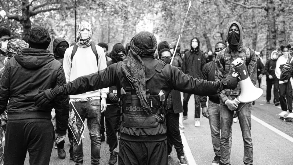 A Racionalidade do Poder: Reflexões sobre o Controle e a Sociedade