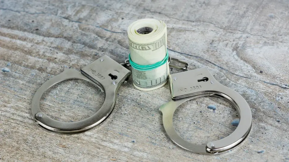 A Lucratividade dos Crimes: O Impacto na Sociedade e no Mercado de Trabalho