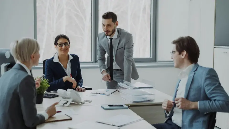 Persuasão na gestão: como convencer e liderar com eficiência